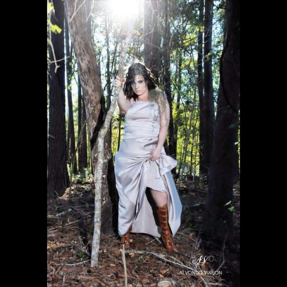 Meet your Posher, Kay'ren - Picture 1 of 7